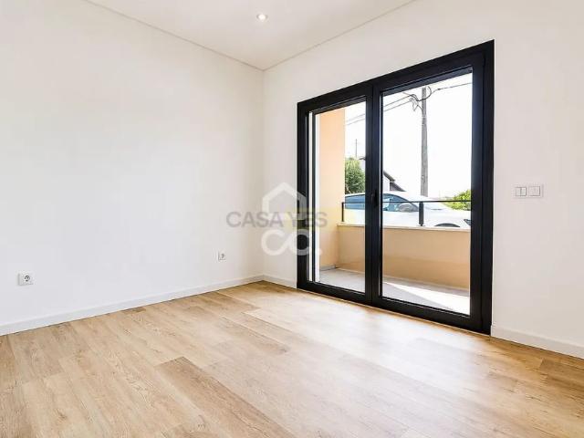 Apartamento T1 novo com cozinha/sala em open space, totalmente equipado e com varanda no Avelar