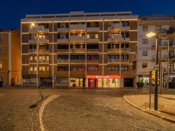 Apartamento T1 Novo com Garagem e Elevador Centro de Torres Vedras