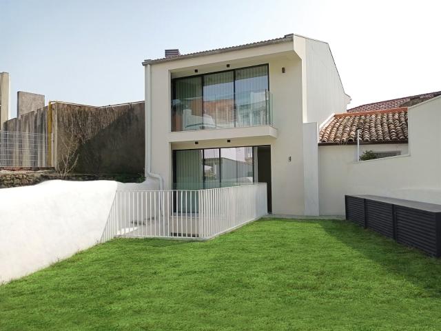 Apartamento T1 novo com jardim, equipado e mobilado, localizado na Cividade em Braga para arrendamento