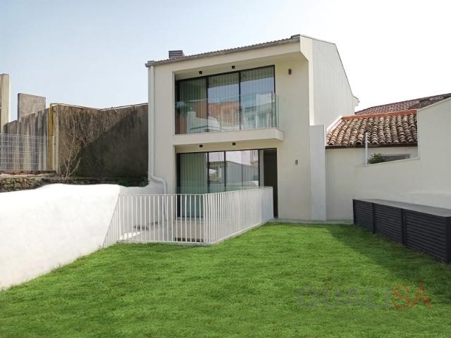Apartamento T1 novo com jardim, equipado e mobilado, localizado na Cividade em Braga para arrendamento