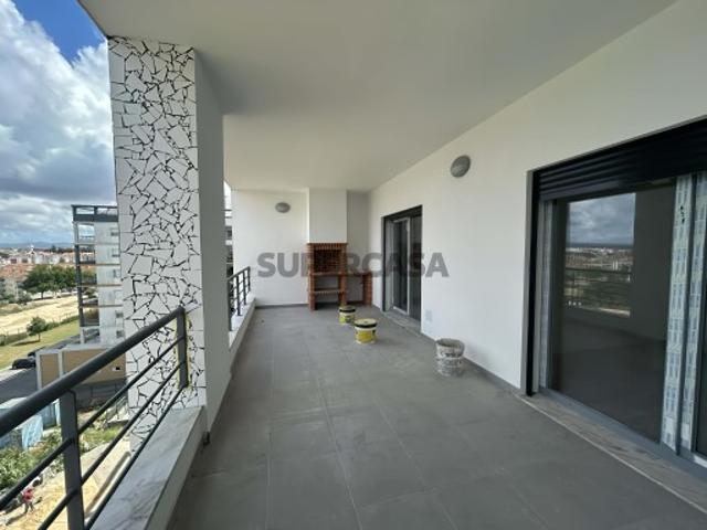 APARTAMENTO T1 NOVO COM PARQUEAMENTO, ARRECADAÇAO E TERRAÇO, CONDOMINIO PRIVADO