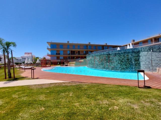 Apartamento T1 Novo a Escassos Metros da Praia Quarteira