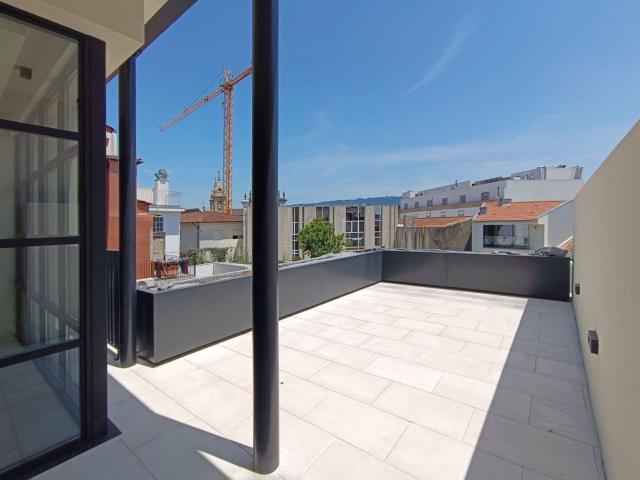 Apartamento T1 novo equipado, mobilado e com terraço, no centro histórico de Braga para arrendamento