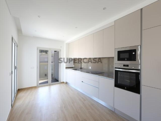 Apartamento T1 novo junto ao mercado na Nazaré