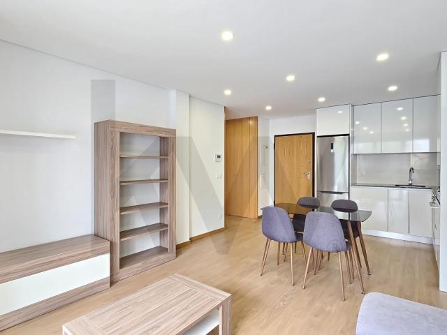 Apartamento T1 Novo para arrendamento no Bairro do Liceu