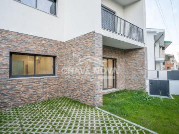 Apartamento T1 Novo para Arrendamento em Alfena – Jardim Privativo, Cozinha Equipada e Estacionamento