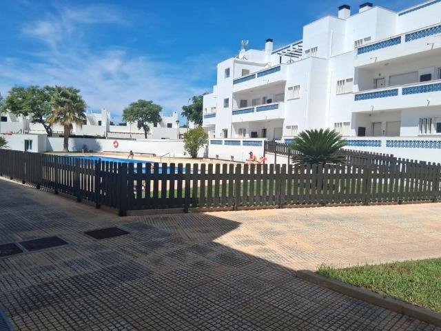 Apartamento T1 num condomínio com piscina para arrendamento em Santa Luzia