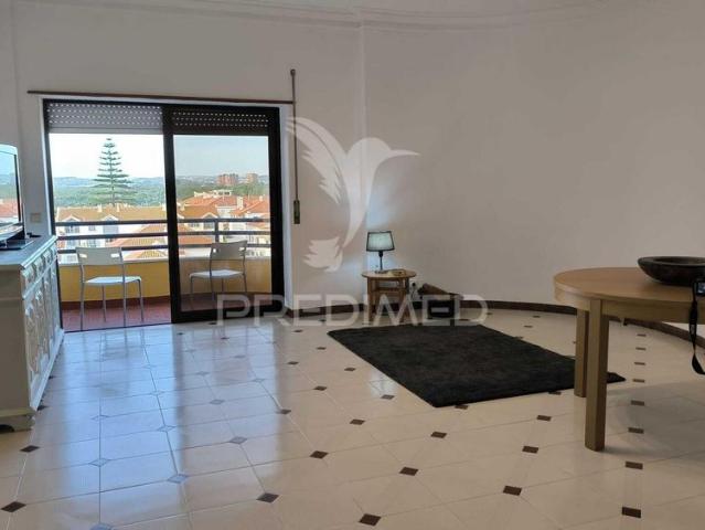 Apartamento t1 para arrendamento com vista mar na costa da caparica