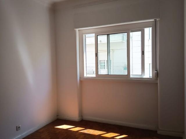 Apartamento T1 para arrendamento em Campolide