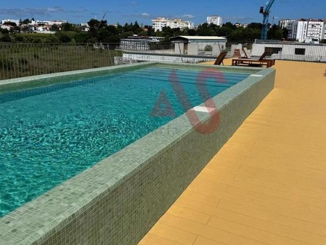 Apartamento T1 para Arrendamento em Miraflores, Oeiras com Garagem e Rooftop com Piscina e Ginásio