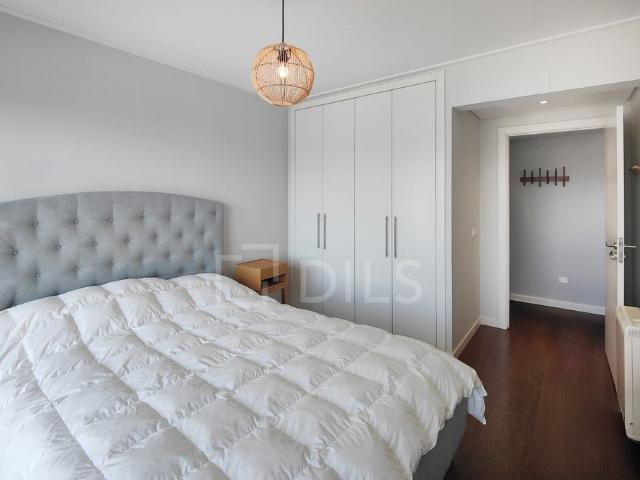 Apartamento T1 para arrendamento, mobilado, com estacionamento