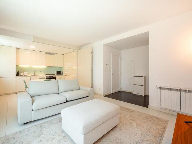 Apartamento T1 para arrendamento, mobilado e equipado e com lugar de estacionamento