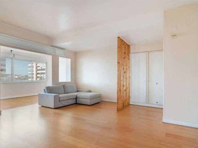 Apartamento T1 para arrendamento sem móveis no Restelo