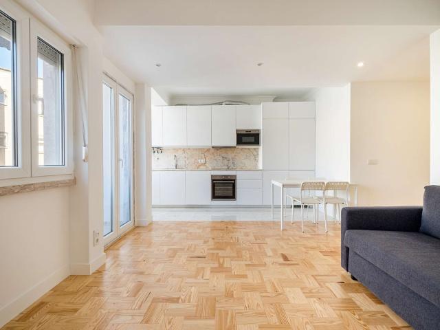 Apartamento T1 para arrendamento, semi mobilado em Santo António