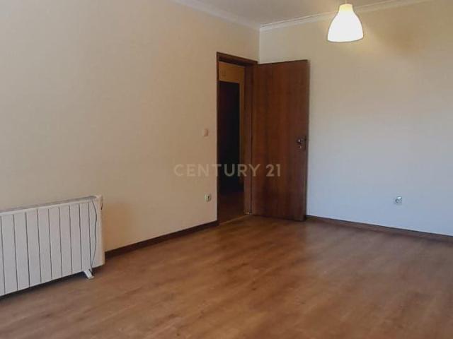 Apartamento T1 para arrendar com Varanda e Vista para a Cidade no Porto