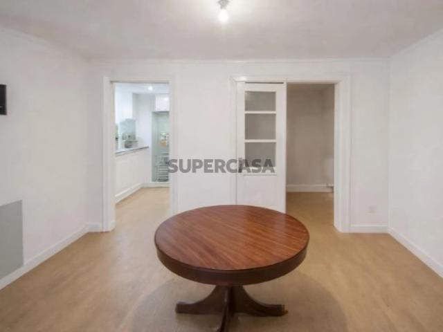 Apartamento T1 para Remodelação | R/C Beco do Imaginário, Lisboa