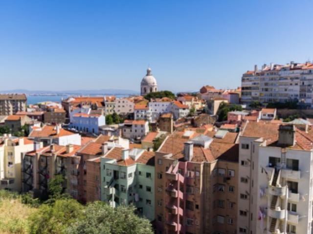 Apartamento T1 para venda com garagem e arrecadação na Graça, Lisboa