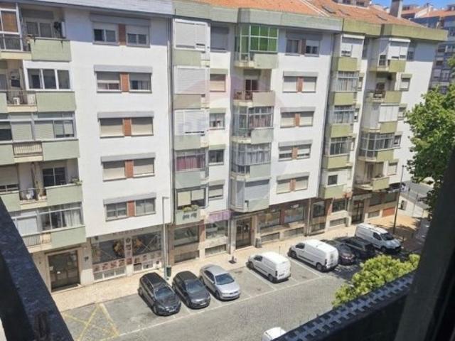 Apartamento T1 para venda em Massamá