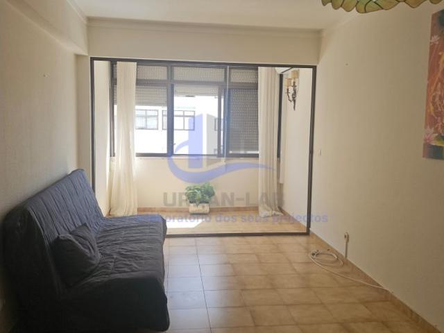 Apartamento T1 parcialmente mobilado e cozinha equipada. Ref.5873