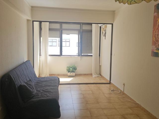 Apartamento T1 parcialmente mobilado e cozinha equipada. Ref.5873