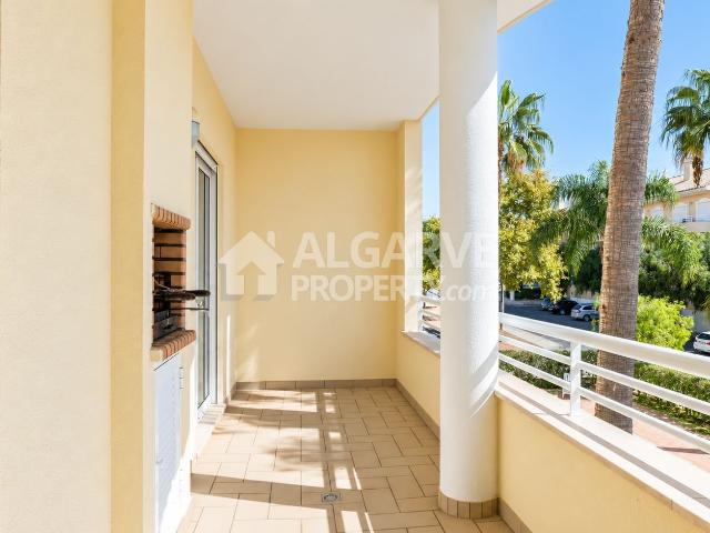 Apartamento T1 perto da praia da Falésia e da Marina em Vila. 93m² Quarteira