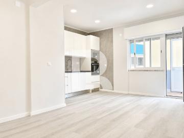 Apartamento T1 remodelado na AMADORA