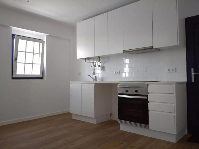 Apartamento T1 remodelado no Condomínio Pátio das Padeiras –. 31m² Estrela