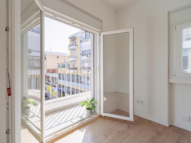 Apartamento T1 Remodelado Almada