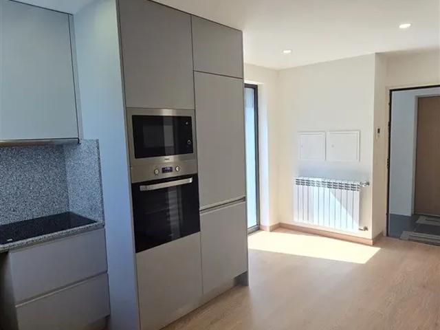 Apartamento T1 remodelado ao Polo Universitário, Arrendamento