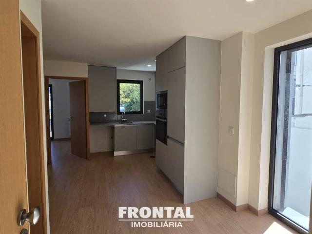 Apartamento T1 remodelado ao Polo Universitário, Arrendamento