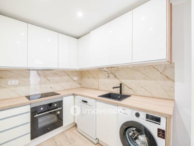 Apartamento T1 remodelado e com cozinha equipada, em Entrecampos