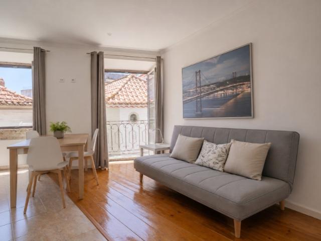 Apartamento T1 remodelado e mobilado em Alfama