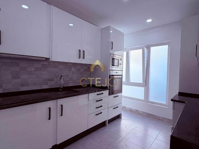 Apartamento T1 Renovado com duas varandas