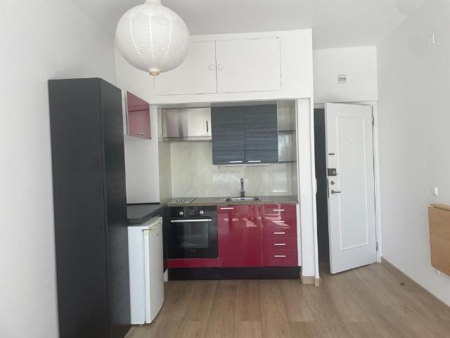 Apartamento T1 renovado com vista de mar, no Alto da Barra em Oeiras