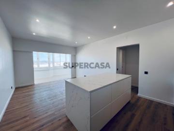 Apartamento T1 Renovado com Vista Deslumbrante em Quarteira