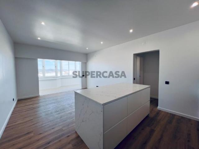 Apartamento T1 Renovado com Vista Deslumbrante em Quarteira