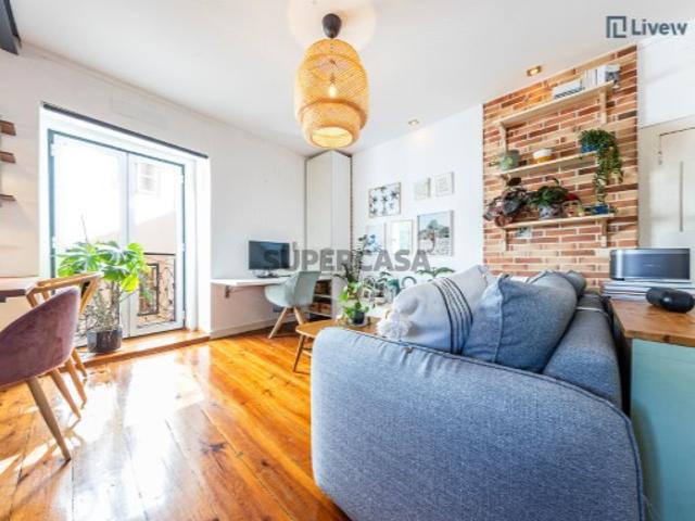 Apartamento T1 renovado e com ótima exposição solar