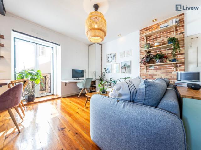 Apartamento T1 renovado e com ótima exposição solar