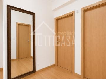 Apartamento T1 renovado em Olival Basto