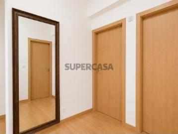 Apartamento T1 renovado em Olival Basto