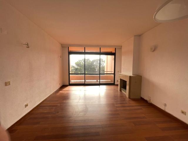 Apartamento T1 com e sem móveis para arrendamento com garagem em zona sossegada de Cascais