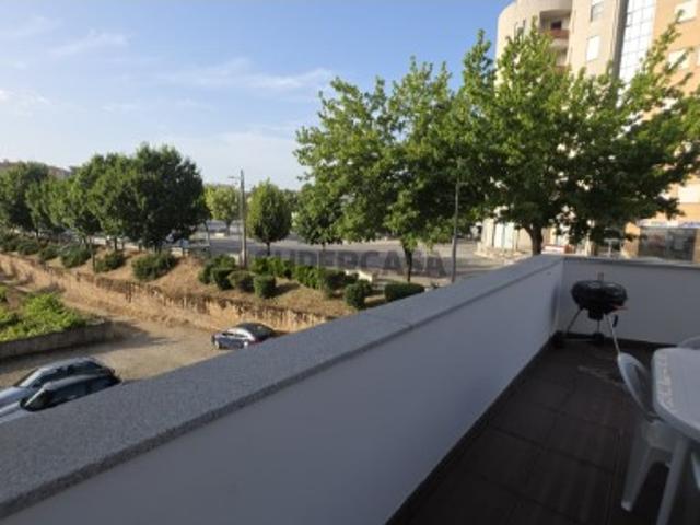 Apartamento T1 Semi Novo com Terraço e Garagem no Centro da Cidade de Macedo de Cavaleiros
