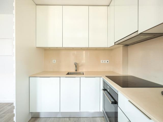 Apartamento T1 semi novo na Av. Dr. Lourenço Peixinho, Aveiro