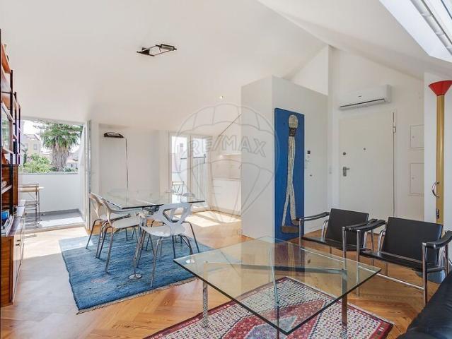 Apartamento T1 situado na exclusiva rua Maestro António Tabo. 46m² Lapa