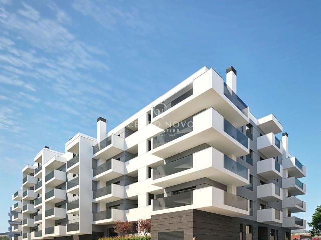 Apartamento T2+1 com Dois Terraços e Acabamentos de Luxo em. 137m² Armação De Pêra