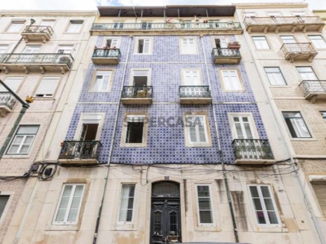 Apartamento T2+1 com elevado potencial de renovação no Centro de Lisboa