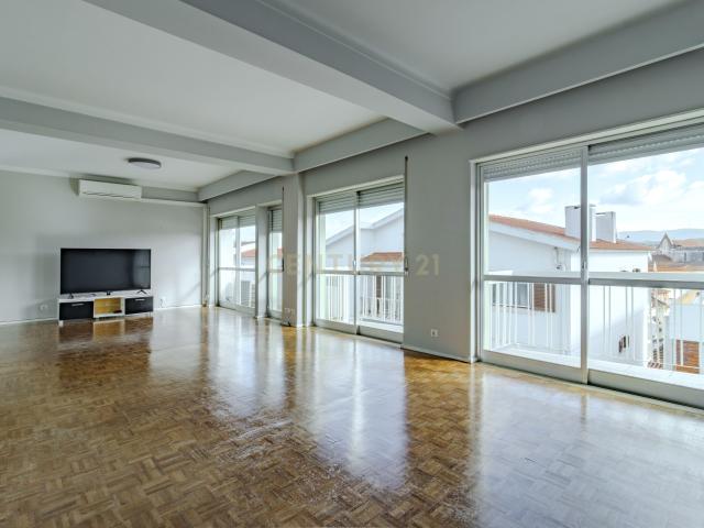 Apartamento T2+1 com garagem centro de Alcobaça