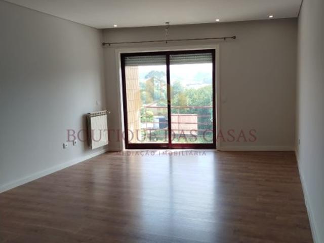 Apartamento T2+1 com garagem Box Valadares
