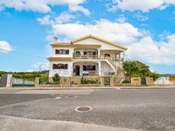 Apartamento T2+1 com garagem fechada na Foz do Arelho