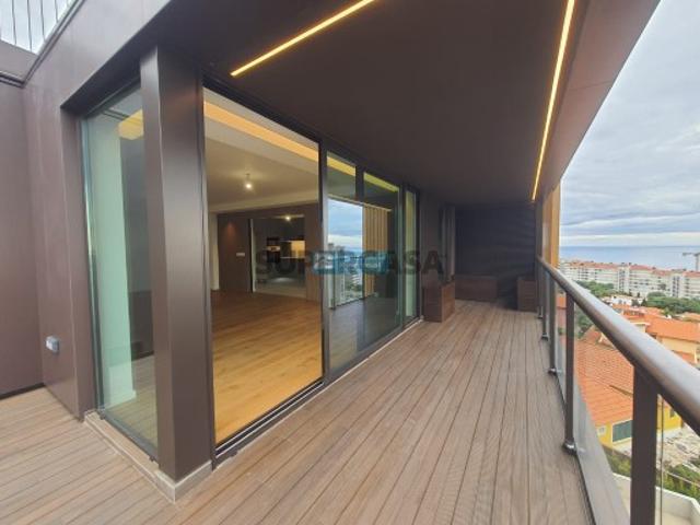 Apartamento T2+1, com Grande Terraço, Jacuzzi e Vista Mar